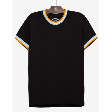 1-t-shirt-preta-gola-e-punhos-listrados-104618
